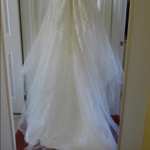 Allure Bridals Ivory Wedding Dress (Style 2513) - Picture 8 of 8